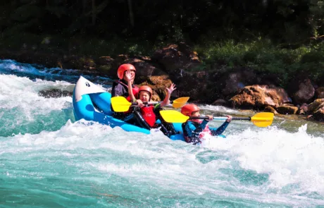 family canoeing kids