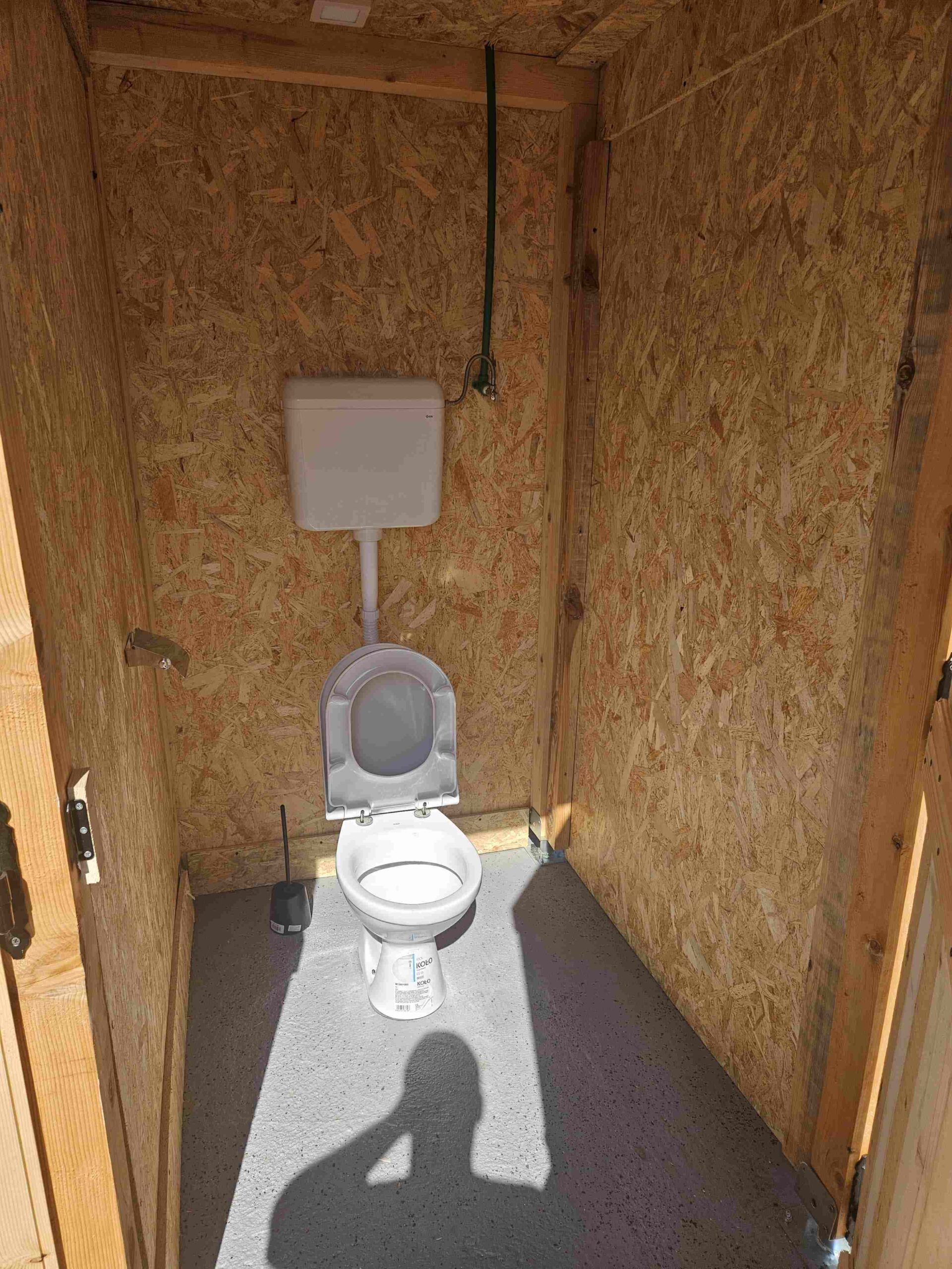 wc sam-compressed restroom toilet